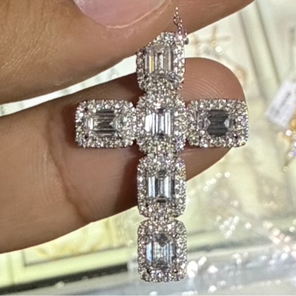 Lab Diamond Cross - Picture 2 of 2